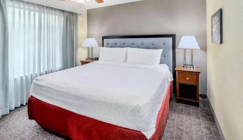 One-Bedroom King Suite - Non-Smoking