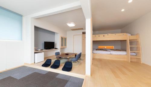 Loft Bedroom - Breakfast Included