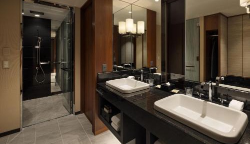 Premier King Suite