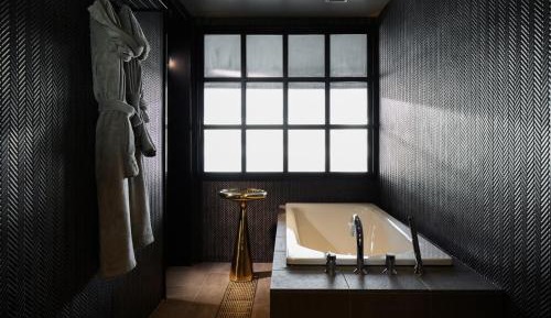 Corner Suite with Forest View