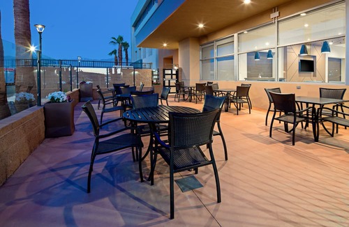 Palm Desert Hotel | Holiday Inn Express & Suites Palm Desert - Millennium by IHG
