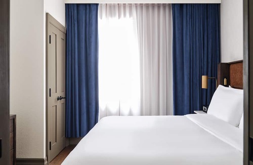 Byward Market - Parliament Hill Hotel | Metcalfe Hotel Ottawa by Gray Collection