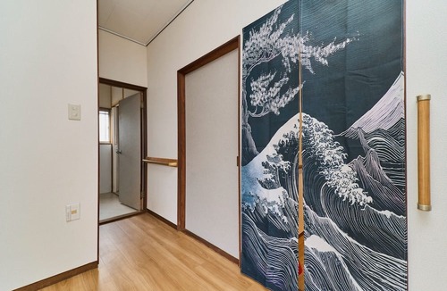 Inuyama House | Inuyama Castle within 10 minutes/80-inch movie theater/free parking/6 beds + 1 sofa bed/83 sq.m./Up to 10 guests/mono rental/coffee maker available