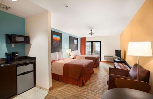 Indio Hotel | Super 8 by Wyndham Indio
