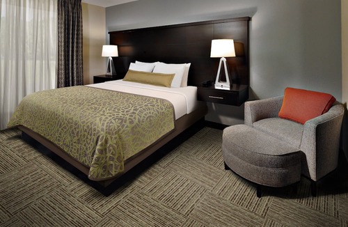 McLean Condo | Great Value! Cozy 2 Bedroom Suite in Mclean | Free Breakfast + 24h Business Center