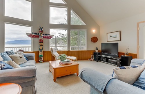 Lopez Island House | Stunning waterfront home w/seasonal hot tub - perfect for a relaxing getaway