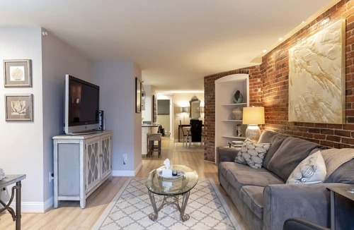 Capitol Hill Apartment | Enjoy a classic Capitol Hill experience just 5 blocks from the seat of power.