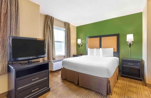 Gaithersburg Apartment | Studio 6 Gaithersburg|Cozy King|Nsmk|Kitchen