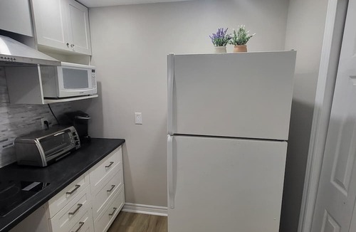 Russell House | Cozy 2-bedroom Basement Unit Near Calypso Water Park Embrun