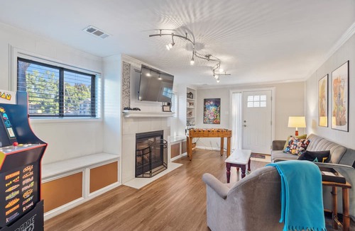 Aspen Hill House | Spacious 5-Bedroom House in Rockville Fast WiFi, Gaming Area & Fenced Yard