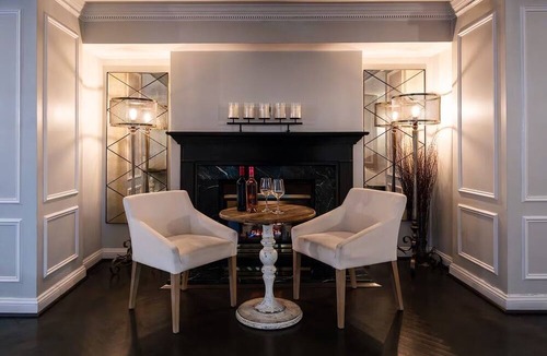 Kalorama Heights Hotel | Deluxe King Room at The Normandy Hotel, Minutes to Smithsonian's National Zoo!