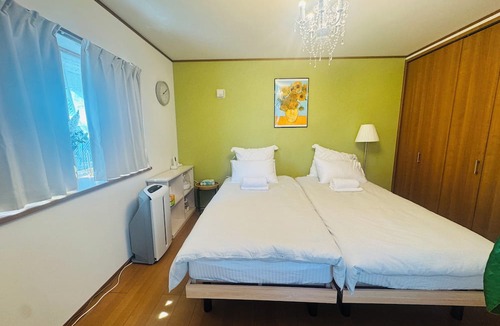 Machida House | A newly built ryokan in the western suburbs of Tokyo, 1 km from Tama Art University, 4 stations from Sanrio Puroland, 30 min. to Mt. Takao by car, 1 hr. to Mt! You can taste the deep Tokyo life!