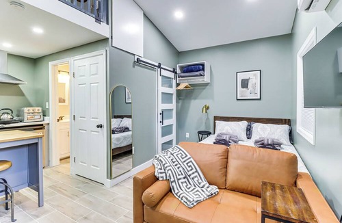 Oxon Hill Apartment | 5 Mi to National Harbor: Stylish Apt w/Patio!