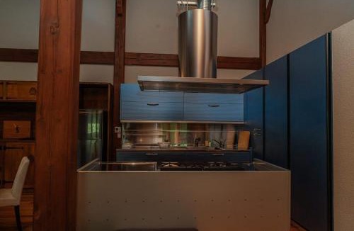 Gujo House | 山あいの静かなログハウス Quiet Mountain Log House with Indoor Hot Spring Bath