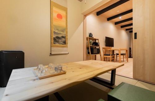 Tsuruhashi Villa | 鶴Inn 鶴橋駅徒歩7分 難波 梅田 天王寺 関西空港 奈良へ直通 贅沢な和モダン一軒家 花栖居