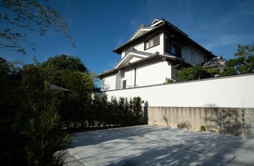 Nara House | 【鶴INN 川上】奈良一棟貸し切り贅沢な和モダン一軒家 200㎡庭付き BBQ可能 駐車所あり