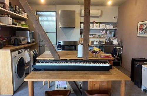 Hayama Apartment | 地元野菜と庭のハーブを楽しむ葉山のデザイナーズシェアハウスの一室 海5分 交流歓迎 ペット可