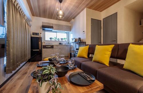 Nishishinsaibashi Apartment | Shinsaibashi 4 min Dotonbori 5 min Rooftop Balcony 4 Beds 42m2