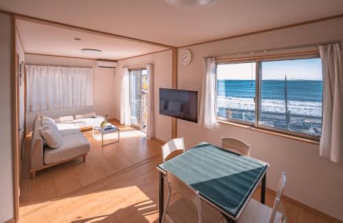Yoshihama Apartment | 波音ハウス湯河原ー心地よい波Waveの音に包まれる癒しの別荘BBQ可