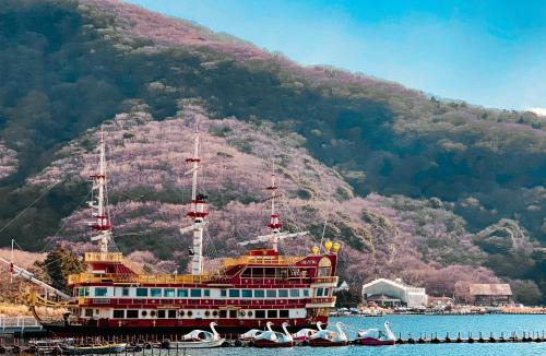 Hakone Ski Chalet | 箱根芦之隠 Ashi Hakone Cabin Retreat