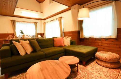 Togo-cho Apartment | 民泊 vacation rental "Seto Mori Lodge" Perfect for family trips sleeps up to 12 parking for 3 cars 15 minutes to Ghibli Park close to Nagoya Dome Toyota Museum and Toki Premium Outlets