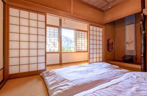 Gokayama House | Guest House Takazuri-KITA