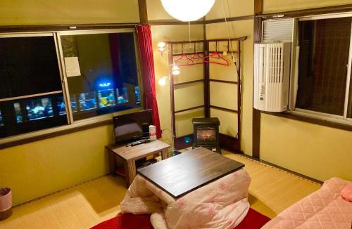 Sakyo Ward Apartment | Benidaruma - Sakuramochi