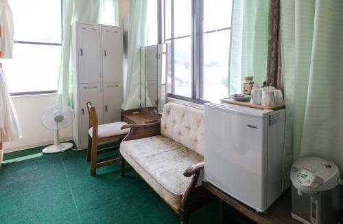 Uji Hostel | Travellersdou Kirinya