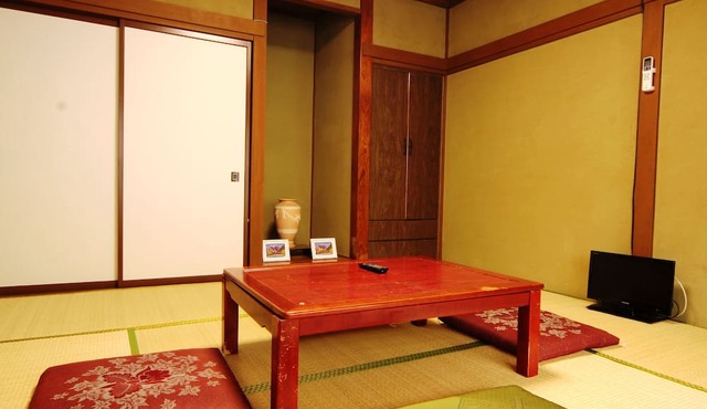 Guesthouse Tomoshibi - Hostel