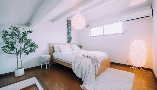 Osaka Castle House, Sleeps 14, Pet OK · Parking
