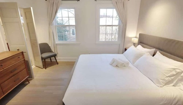 Idyllic Georgetown | Garden + Firepit | Sleeps 7