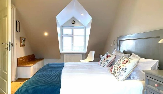 Loft apartment with sea view in centre