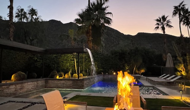 Indian Wells Country Club: Panoramic Mountain View/Pool with waterfall