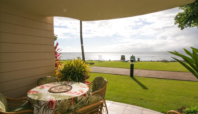 Affordable oceanfront condo, amazing views, sunsets, beaches, pool in West Maui