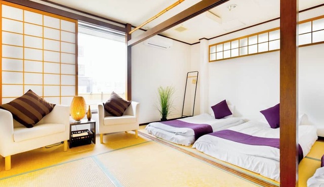 This guesthouse has a living room and four bedrooms and can be rented exclusively for your group/Nara Nara