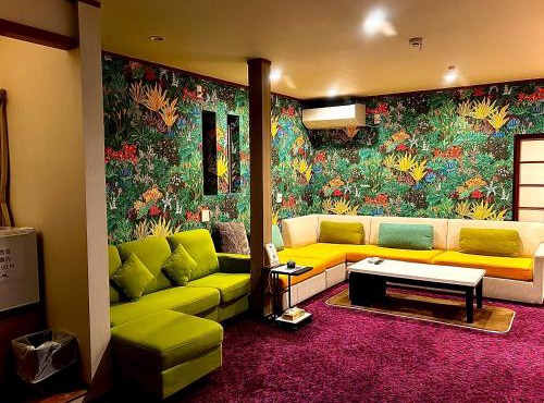 Private House Relax Inn Walking Distance to Costco Outlet Free Parking 4 Cars BBQ 広い一棟貸しRelax Inn 最大14名ok 4寝室2リビング広くてお得13名様まで1人1台ずつの寝具なので気楽ですアウトレット徒歩圏一軒家まるまる貸し切り車4台無料
