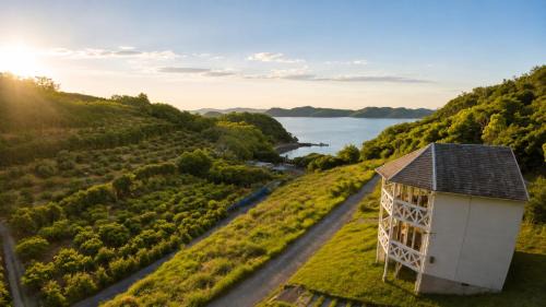 Ultra Private Off Grid Island Villa Near the Beach Mandarin Farm Setting