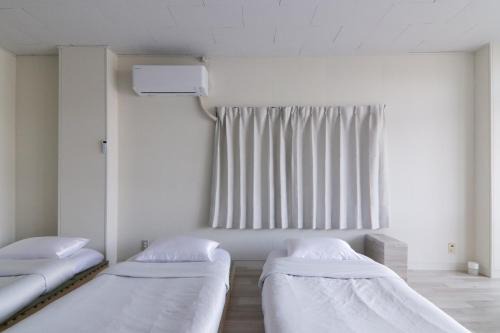 南栄駅1分 3寝室 最大9名 キッチン付一棟貸し パーキング1分 Showa Retro Japanese House 1min Station Entire Home for 9