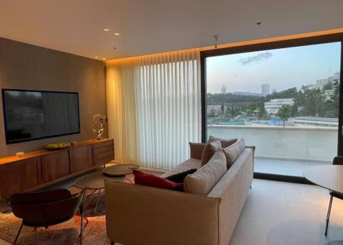 Amazing 2Bdrm penthouse in JLM with balcony and view - פנטהאוז ירושלים